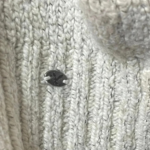 AMERICAN Eagle turtleneck, cropped sweater. Ivory color.
Size: medium - Picture 5 of 9